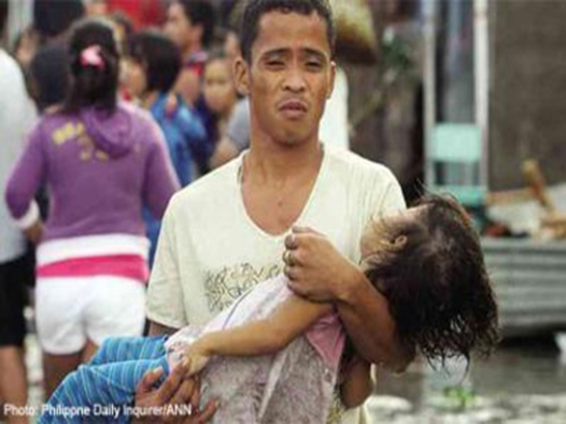 Xúc động bé gái dặn mẹ bảo trọng trước khi chết bởi siêu bão